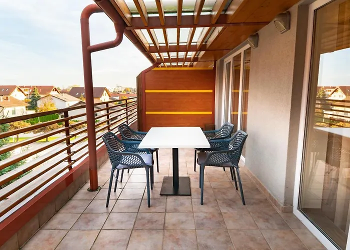 Bella Mura Golden Daire