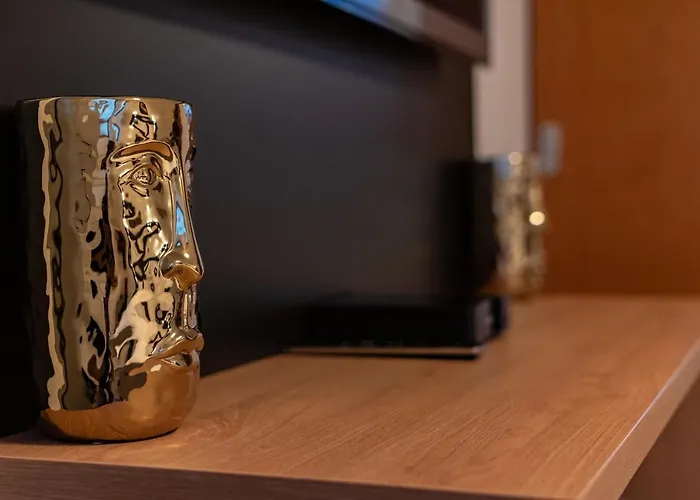 Bella Mura Golden Daire